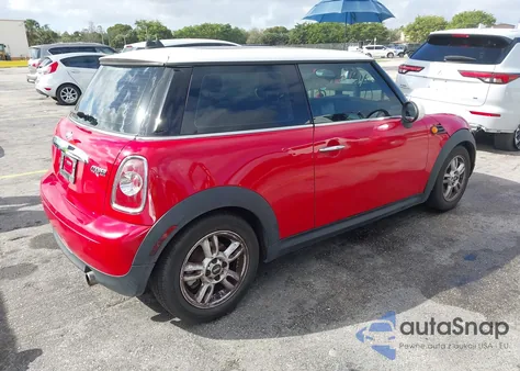 2013 Mini Hardtop Cooper из США, поврежденный, VIN WMWSU3C54DT548817
